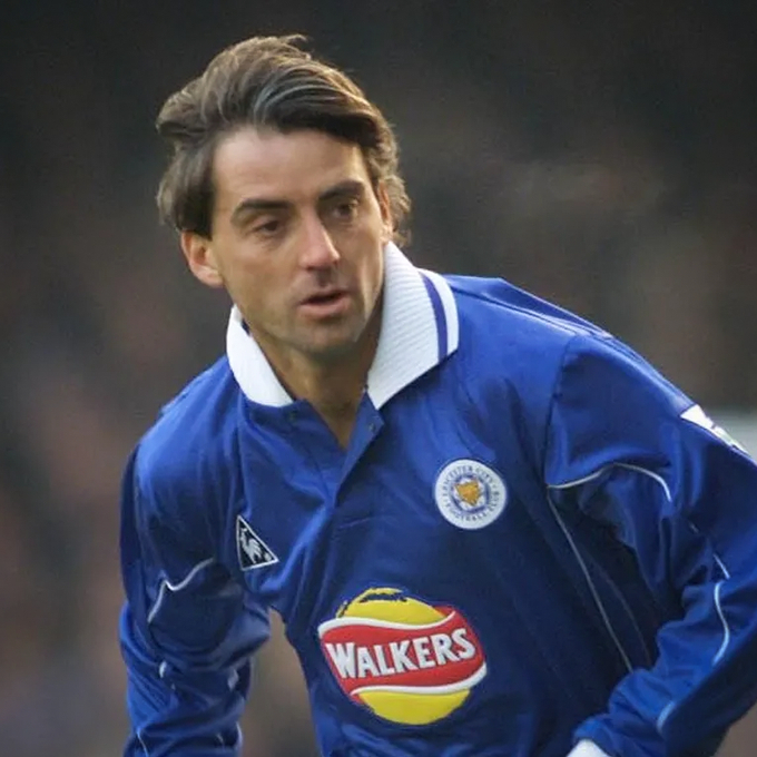 你印象中最“我都忘了他曾效力于那支球队”的足球运动员是谁？ 