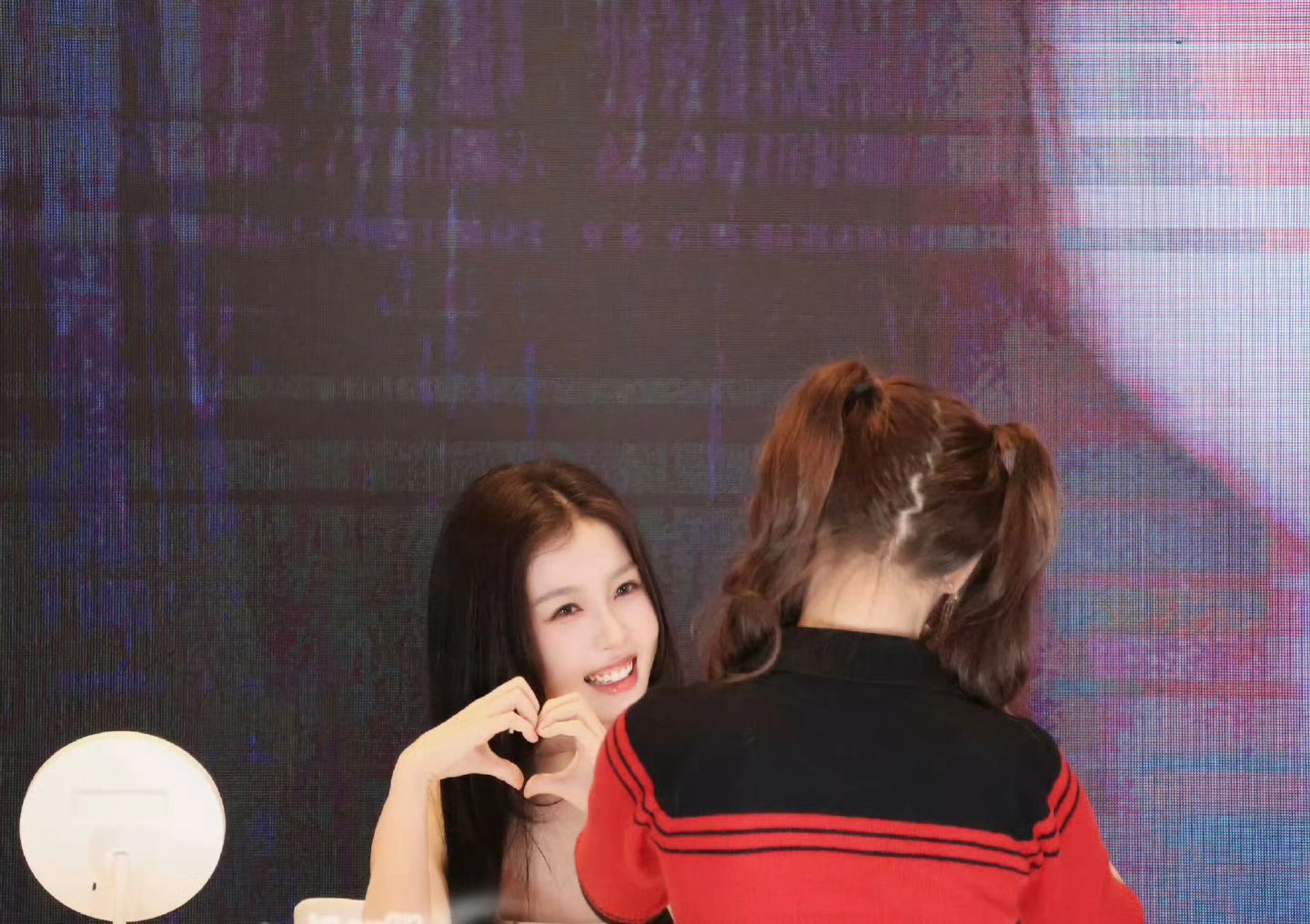 粉丝cos了虞书欣青你初舞台的造型，青春制作人