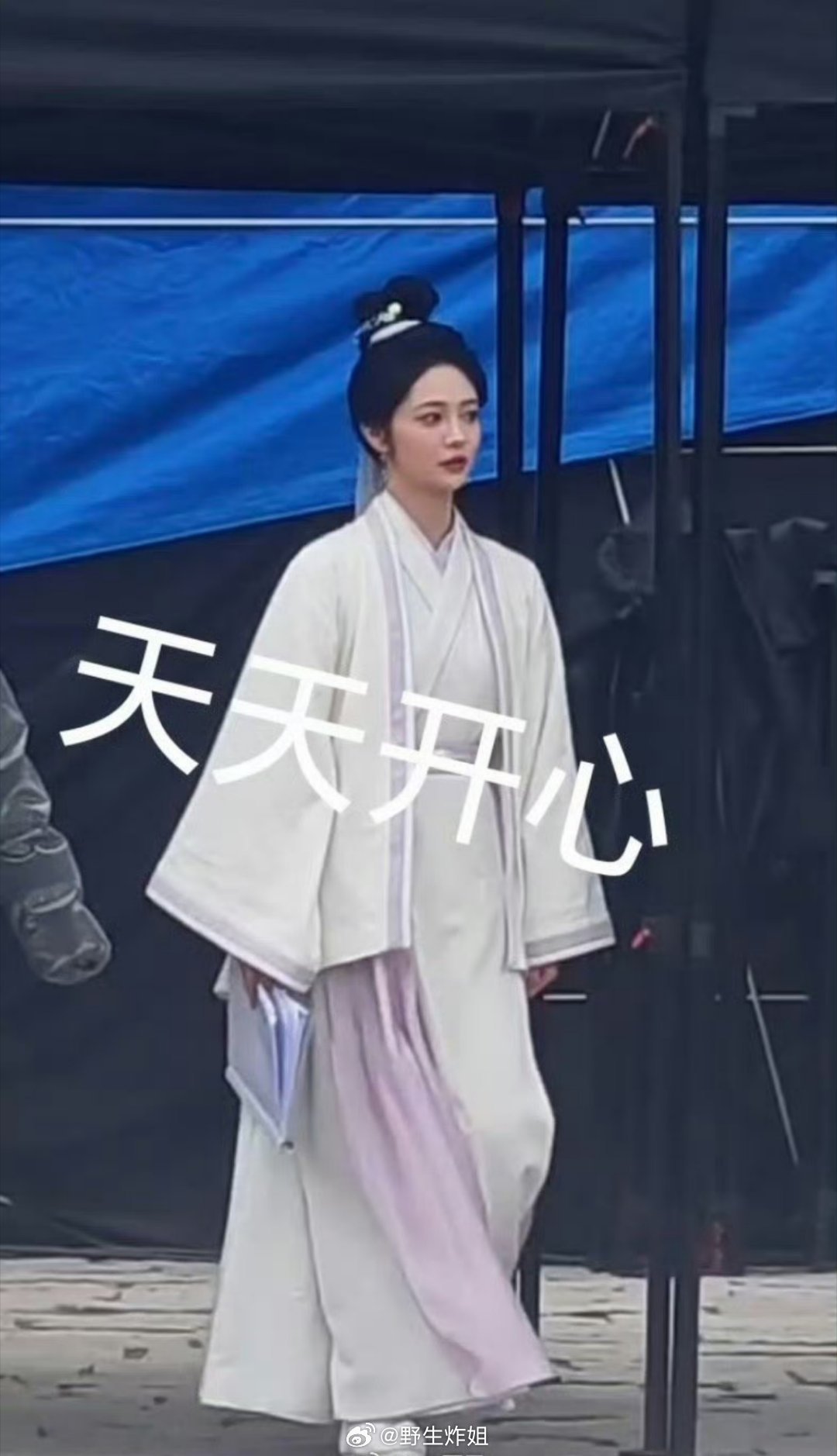 周洁琼《不让江山》的造型也太素了 