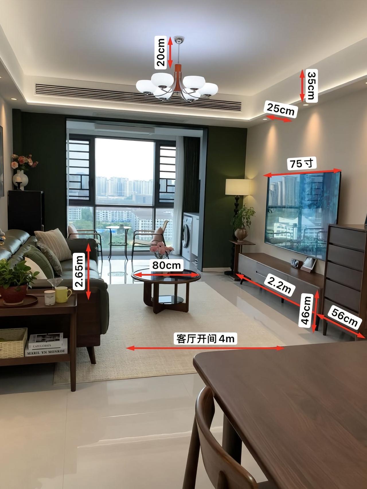 这是我在小县城的幸福小家～
这是一间现代风格的客厅，开间4米，布局规整且细节考究