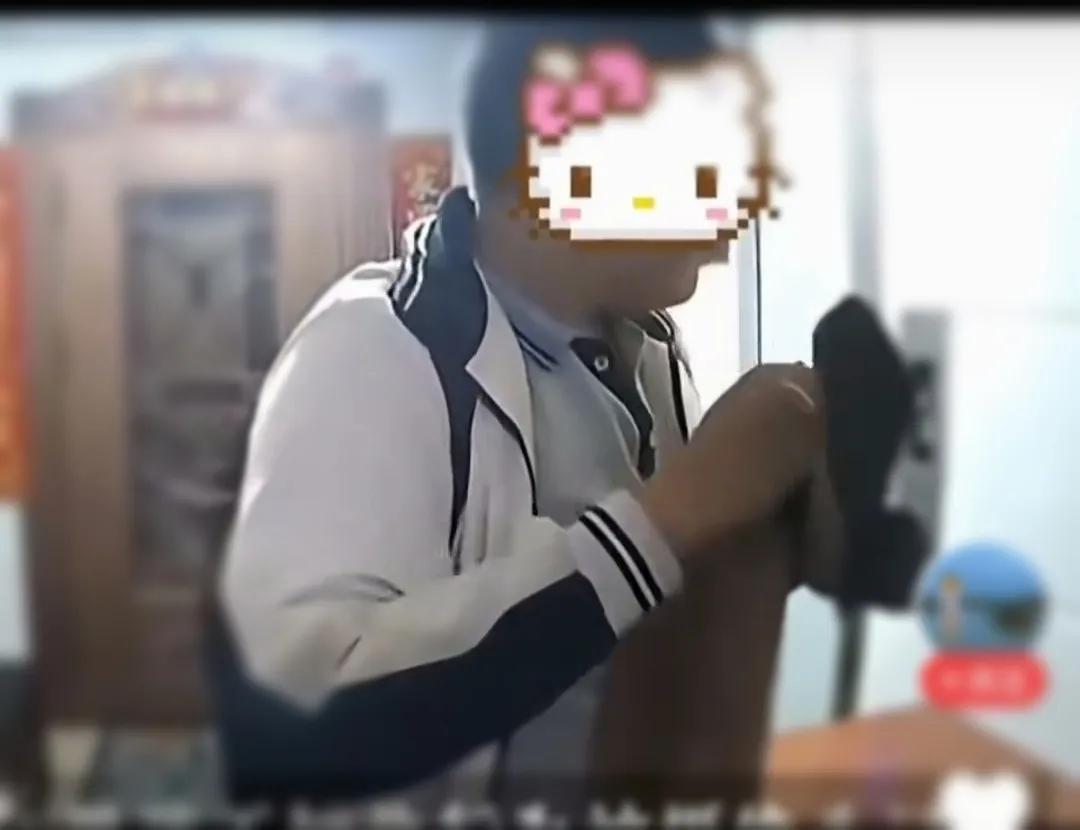 青少年处在这个时间段，做一些不理智的行为在所难免，作为过来人的我们也要适当理解，