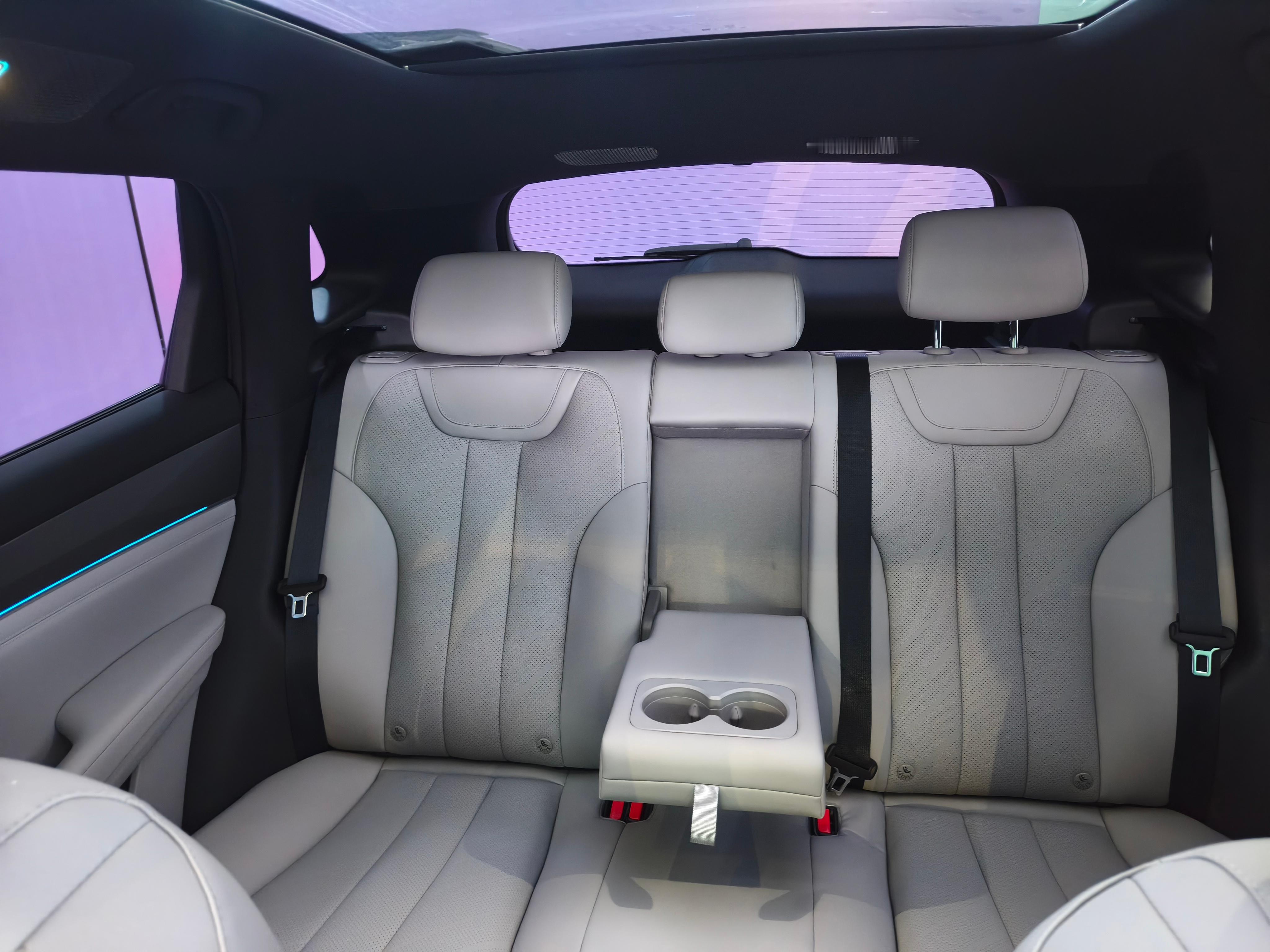 昨天去看了宋Ultra EV，挺不错的，没有短板，还有不少亮点，一首歌的时间，补