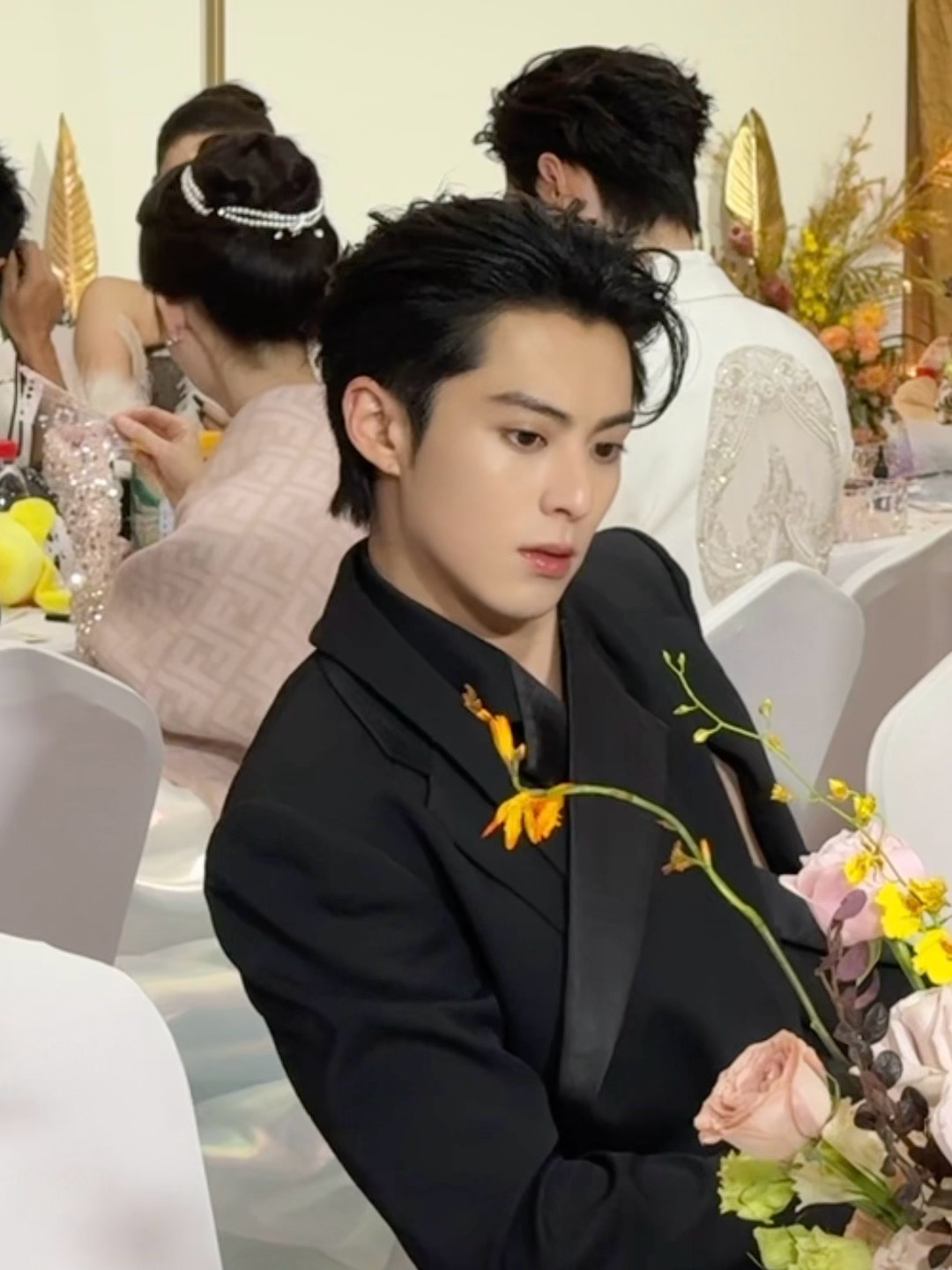 王鹤棣入座咯🥺✊🏻微博视界大会 ​​​