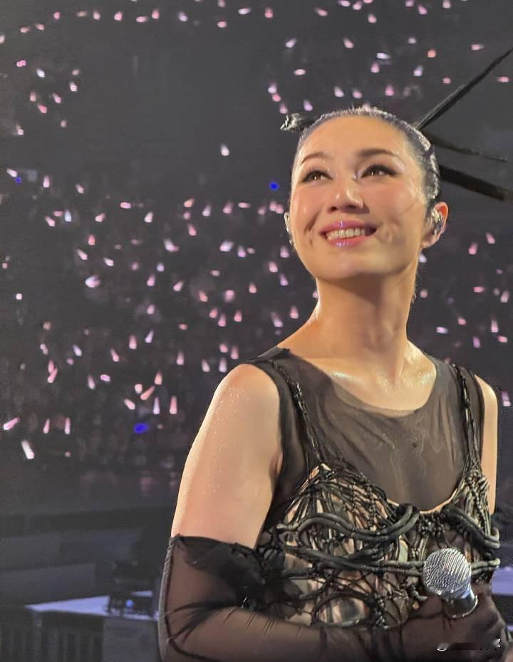 杨千嬅早早地表明立场从决策上来说没问题，内地盘更大，多少港台艺人想过来发展还有难