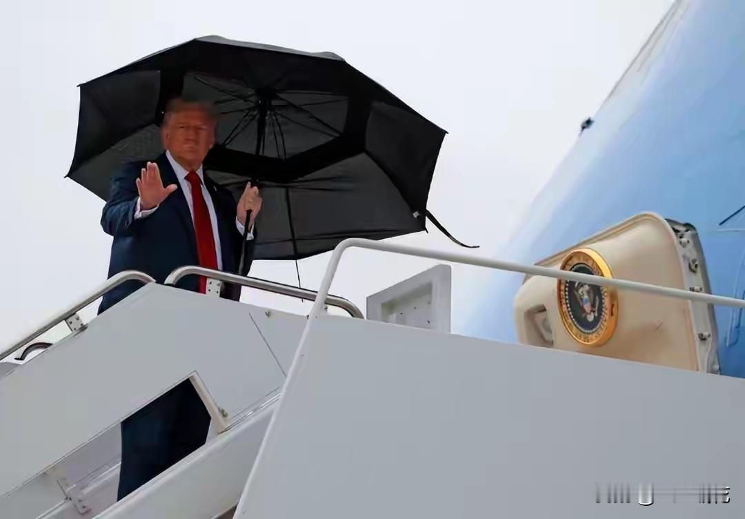 特朗普：“听说巴基斯坦和阿富汗现在正在交战，等到我回来再说。我正在调停另一场战争