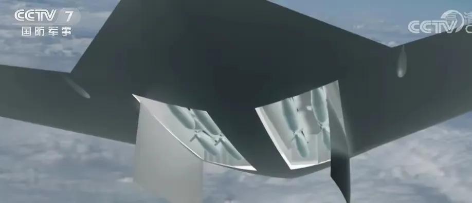 中国5.5代机曝光作战方式，近日央视曝光的画面，歼20S双座型携带3架无人僚机执