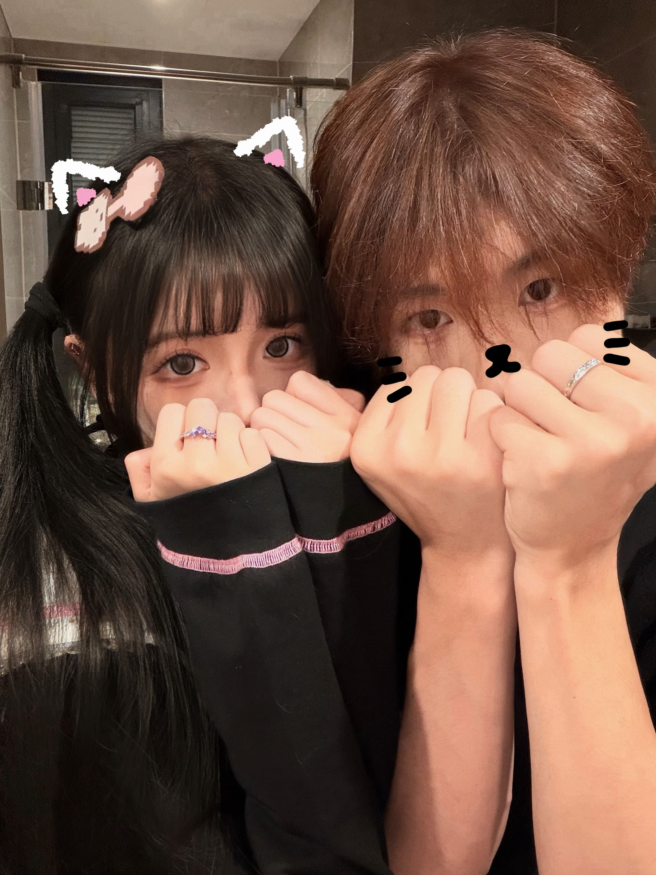 小猫不知道它会掉毛 它只想粘着你
