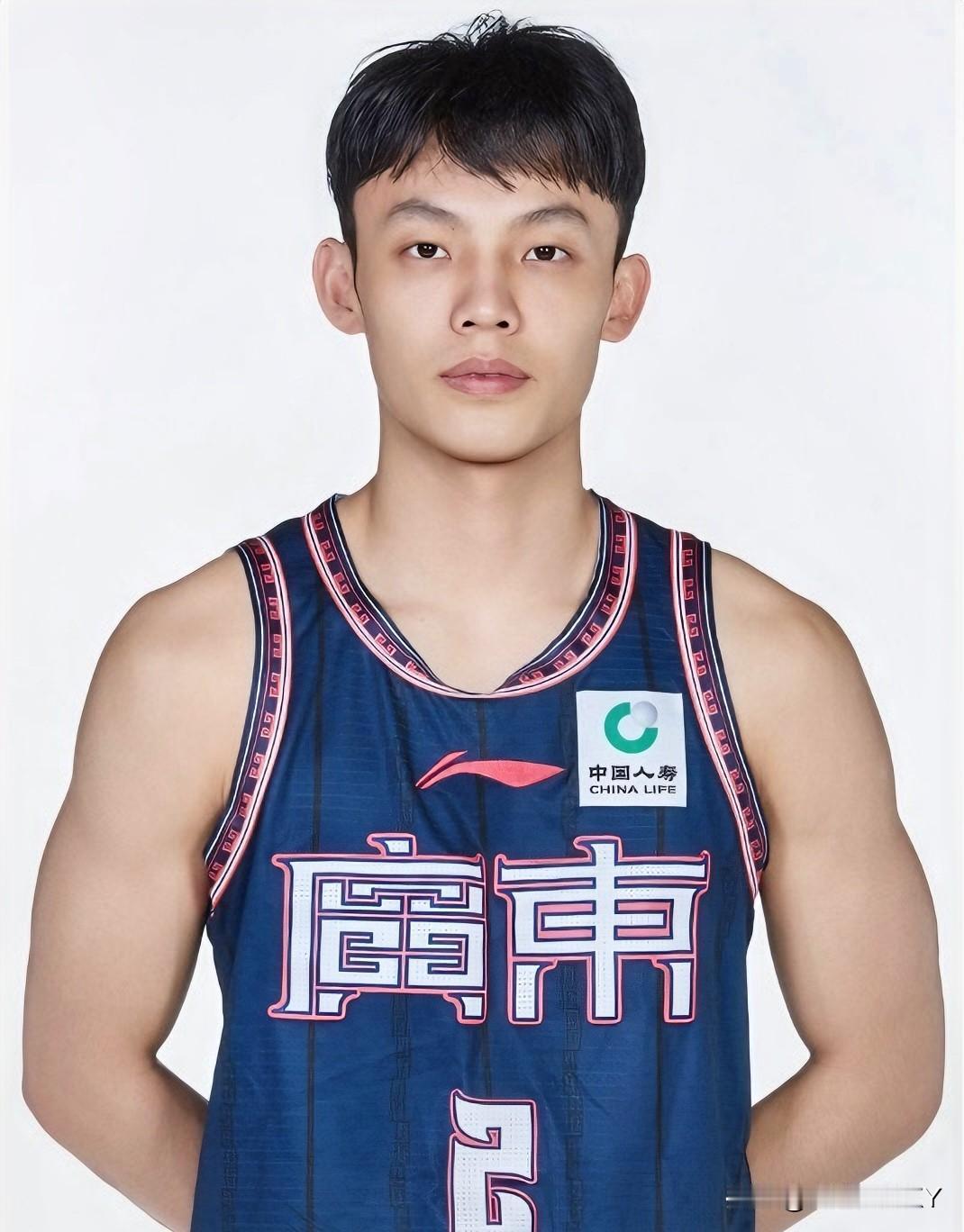 我终于明白了，
为啥杜锋近期很少用徐杰？
看一看今天小崔和小焦的数据
你就明白了