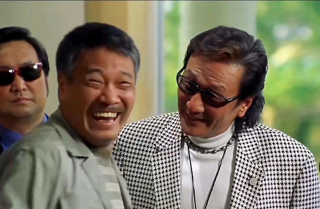 估计现在最难过的不是谢霆锋，
也不是被谢贤一直护着的张柏芝
最难过的还有周星驰，