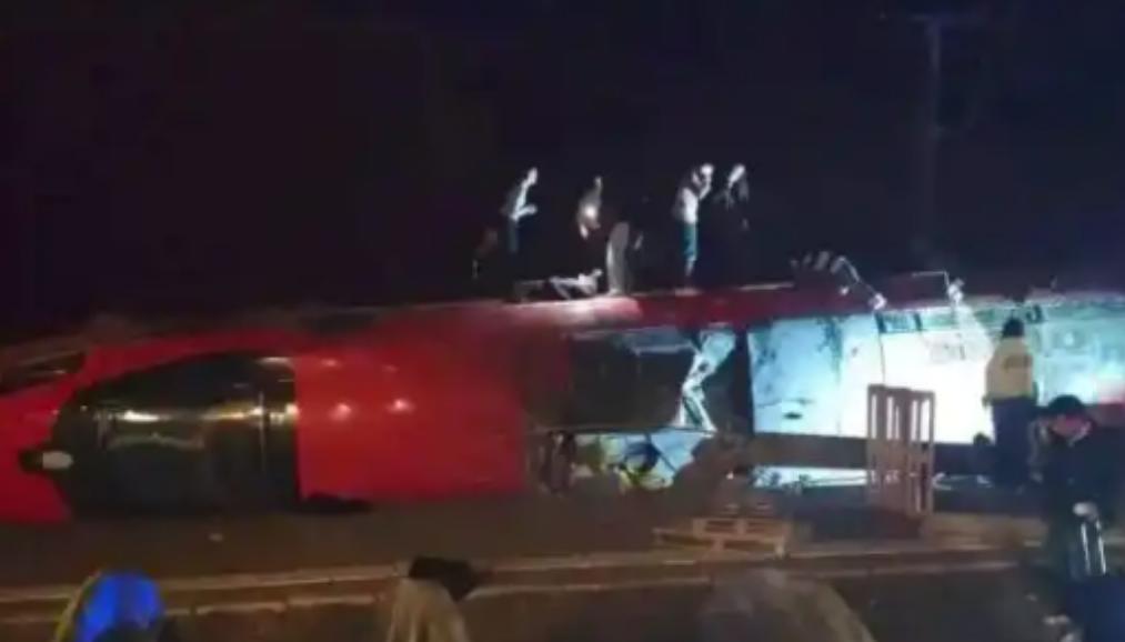 惨烈！高铁脱线，造成21人死亡！1月19日凌晨，西班牙一列载有300多人的高铁列