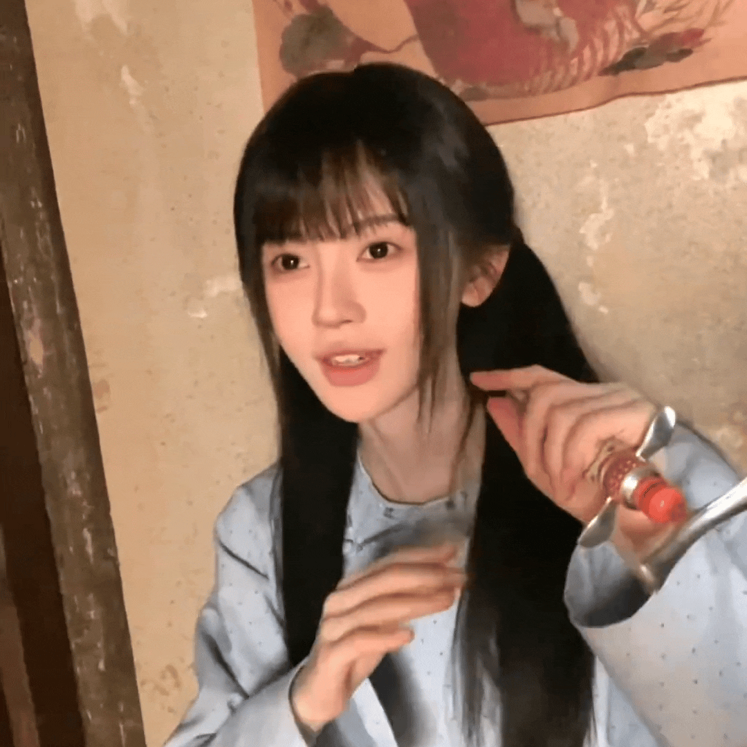 只看到了一只呆萌兔子在自娱自乐 