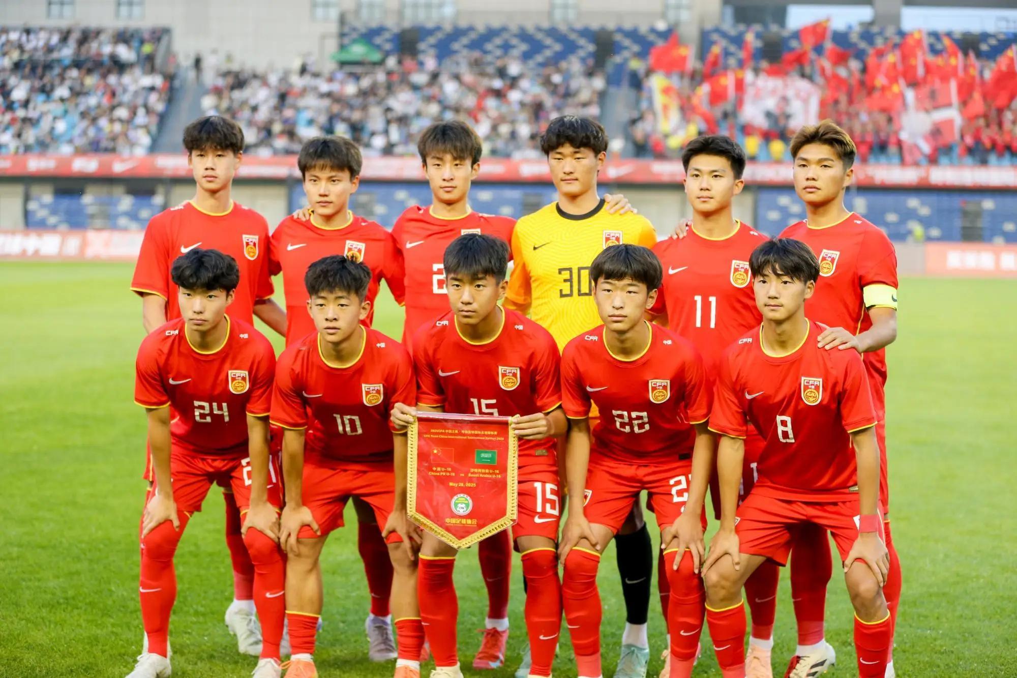 U17国足2比0澳大利亚U17 其实年轻一批的国足还是很厉害的，就是越到成年赛，