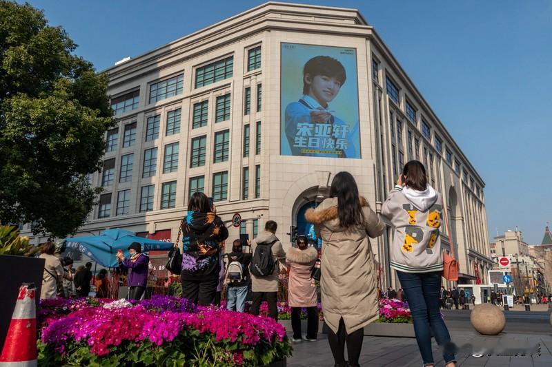 宋亚轩会考什么大学还挺让人期待的。他曾表示梦想是考上清华，不过从实际情况看，他在