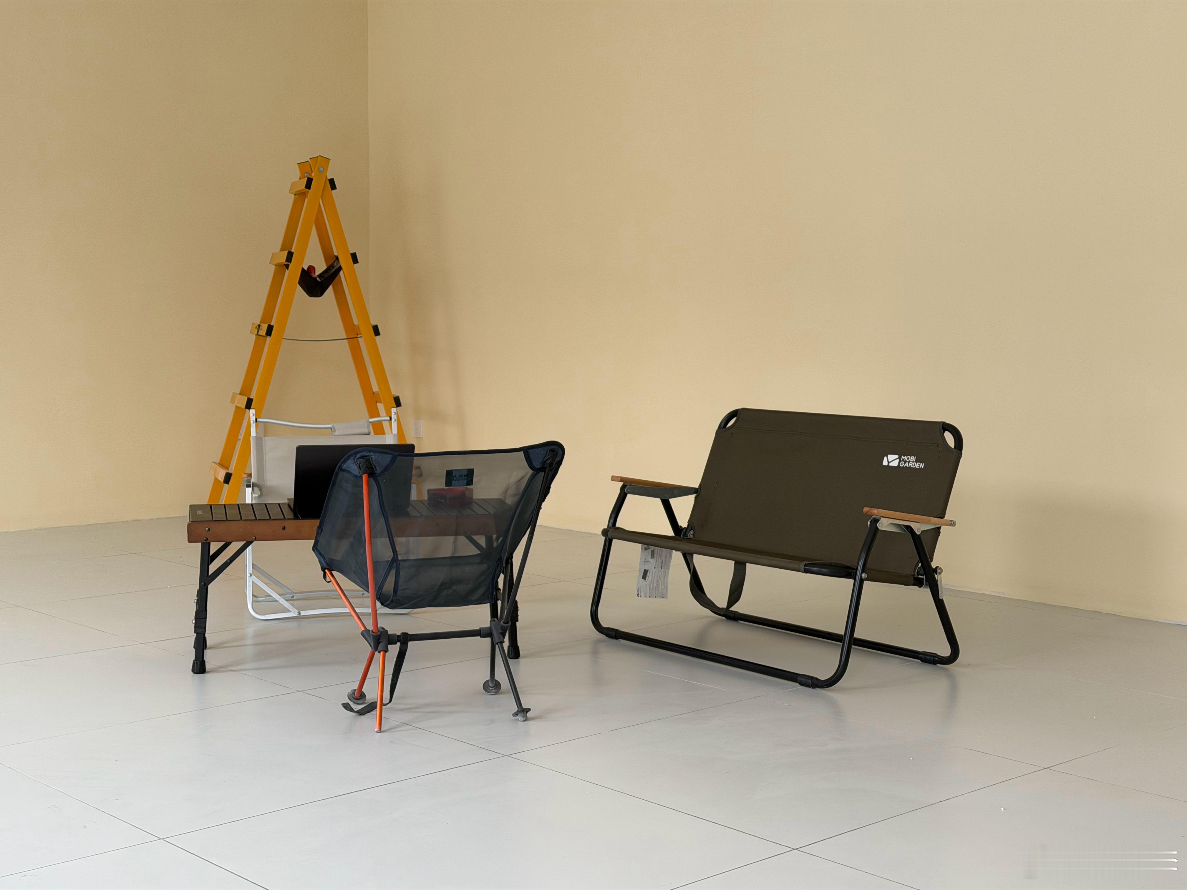 汇报下 小屋的最新进度：墙面整好了，因为从防水到面漆，都是买的全套立邦的，没有味