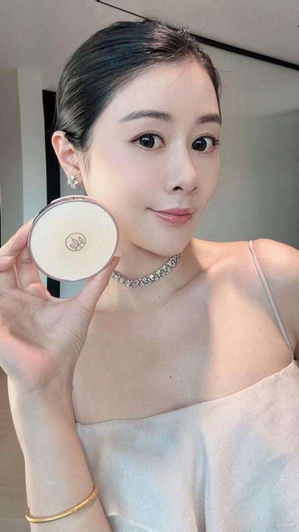 🌤新品气垫用了就爱上！！SPF50+高倍防护｜70%精华养肤轻妆柔雾，细腻通透