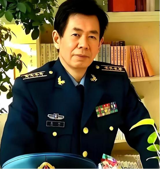 一个叫戴旭的教授，说了句特扎心的话。
他说，咱们对这世界的善意太多了，但露出来的