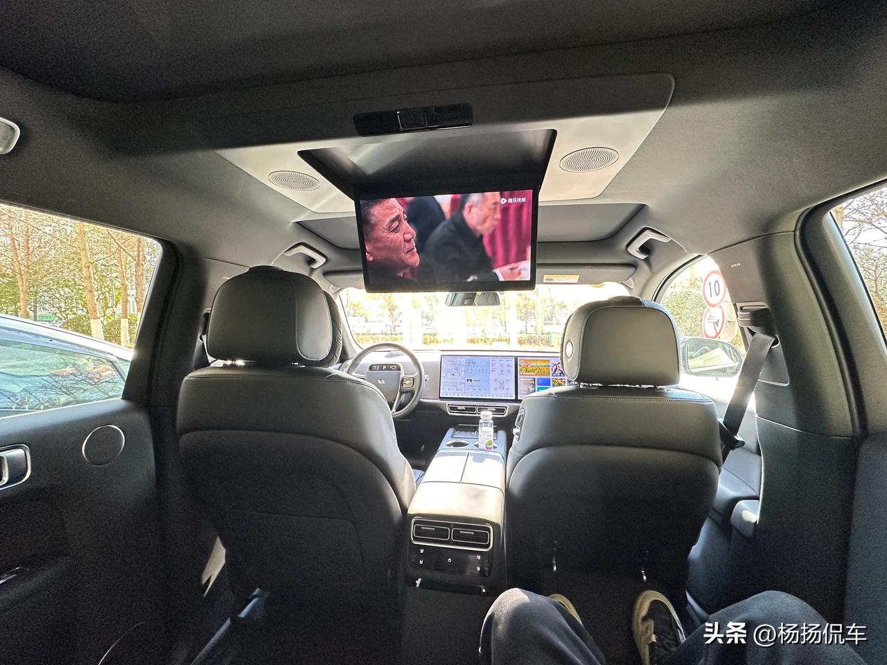这个品牌的车型全开过，但今天第一次被这个细节撩了下心弦：还可以是个午休神器。尽管