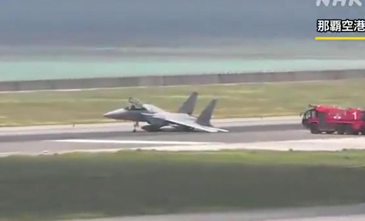 面对解放军也无力应对，日本空自一架F-15从“紧急拦截”任务返航途中，由于左起落
