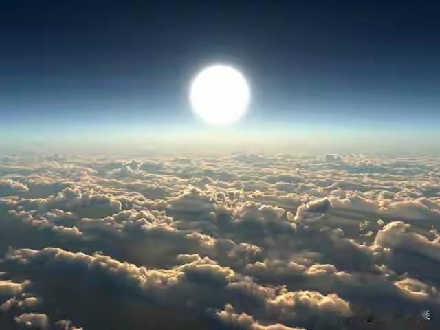 天在帮你，贵人在帮你，所有人在帮你，相信自己会时来运转！
这句话传递了积极向上的