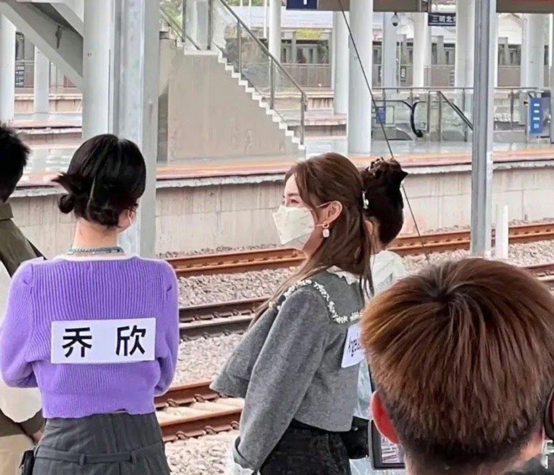 感觉杨颖很多的成功名场面都是靠奔跑吧这部节目创造出来的吧[并不简单][并不简单]