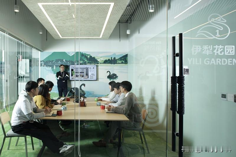 英伟达新模型专治开会抢话，八人同说也能分清

开会的时候最烦什么？好几个人同时抢