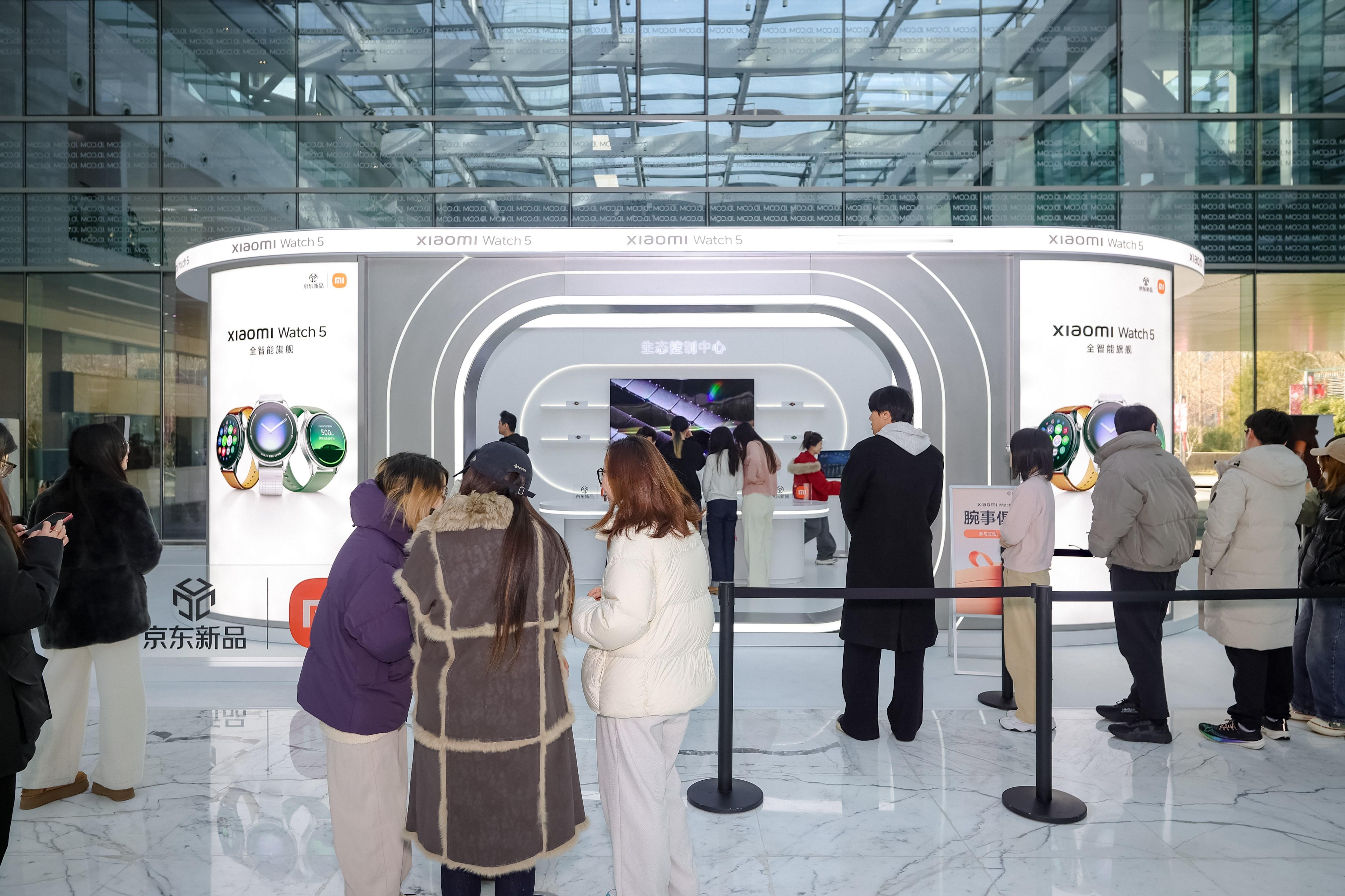今天在京东总部打卡了小米手表5腕事俱备 快闪！现场科技感十足，每个区域都做的好用