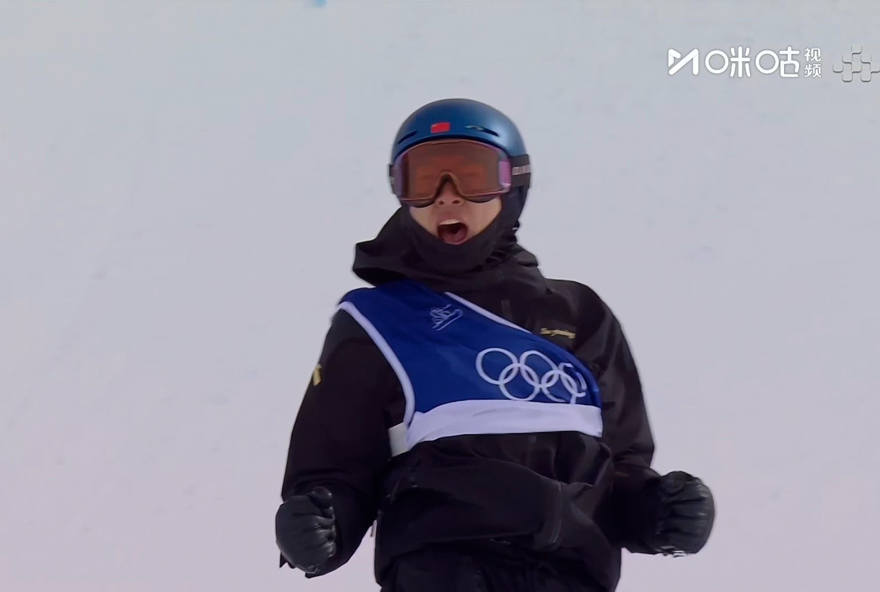 苏翊鸣单板滑雪坡障技巧决赛苏翊鸣第一滑82.41分 苏翊鸣完成第三滑，激动宣泄、
