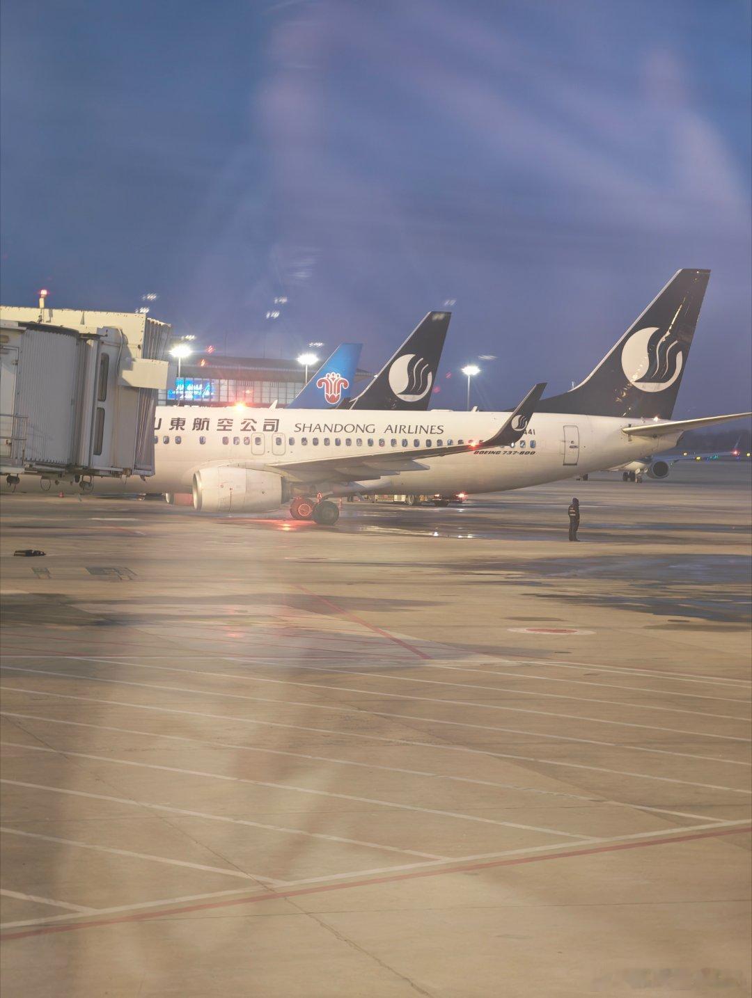 早啊朋友们，2026年第一天，赶个早班机，开启新的一年，冲鸭 济南·济南遥墙国际