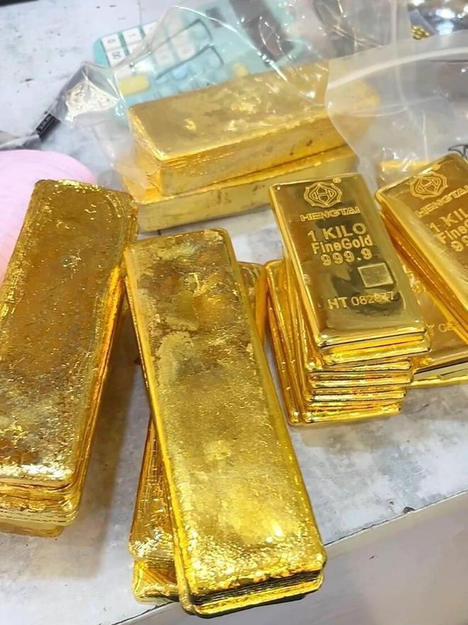 这两天，温州一位老板在金价回调到890元/克时下手，斥资9000多万买了100多