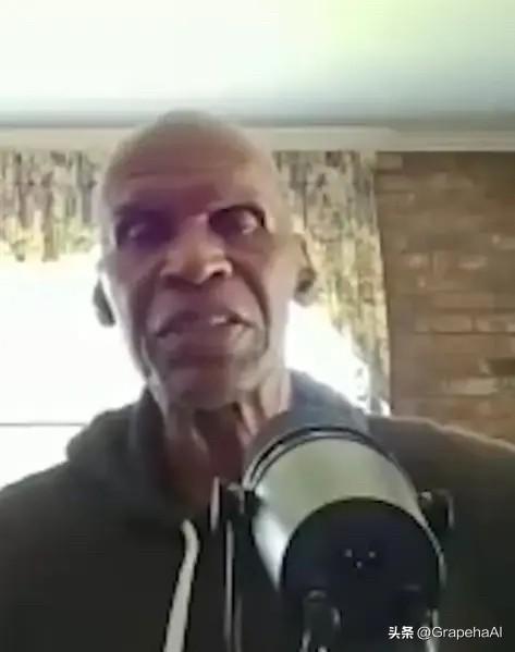 名宿罗伯特-帕里什在接受采访时谈到凯尔特人的球队核心，表示球队属于塔图姆，

“