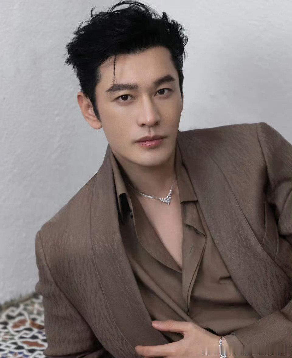 黄晓明再闯上戏博士复试，明星读博引热议
 
近日，上海戏剧学院公布2025年博士