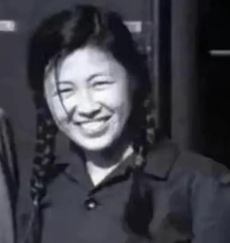 1977年，谢静宜被开除党籍，1983年被免于起诉，职务与待遇全无，1989年恢