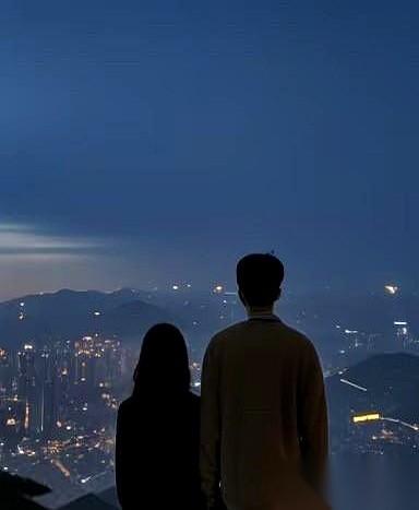 给他发消息，半天没影儿。
我反手就是一句：“怎么，后宫又进新人了？”
他秒回一个