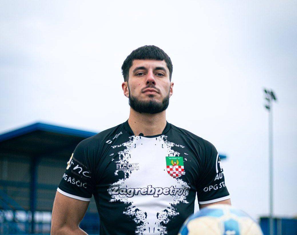 普通球员的逆袭：从欧洲草根到亚洲职业联赛

《队报》记者Elio Bono的一篇