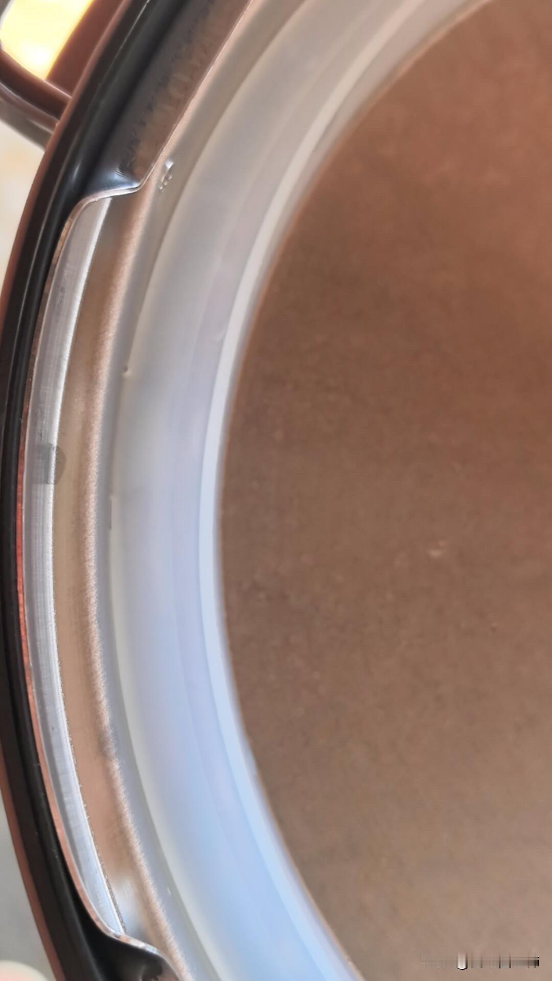 突然间有种我妈罪有应得的感觉
今天年夜饭开饭，喊我妈吃饭她说上个厕所，上完厕所下