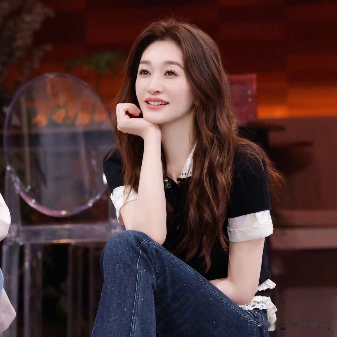 李小冉
这次她是真的承认了，“我为什么非要找个人呢，我就自己挺好的呀！”。这句话