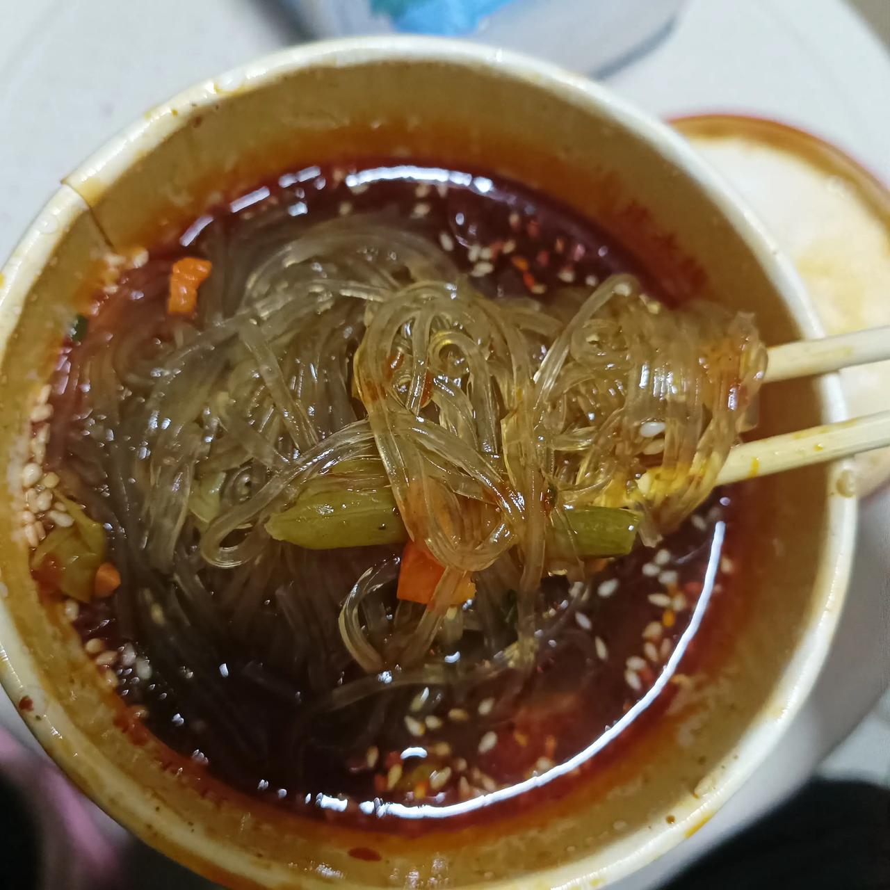 每天写今日头条赚不了多少钱，发不了财，起码每个星期都能买个海底捞酸辣粉来吃还是可