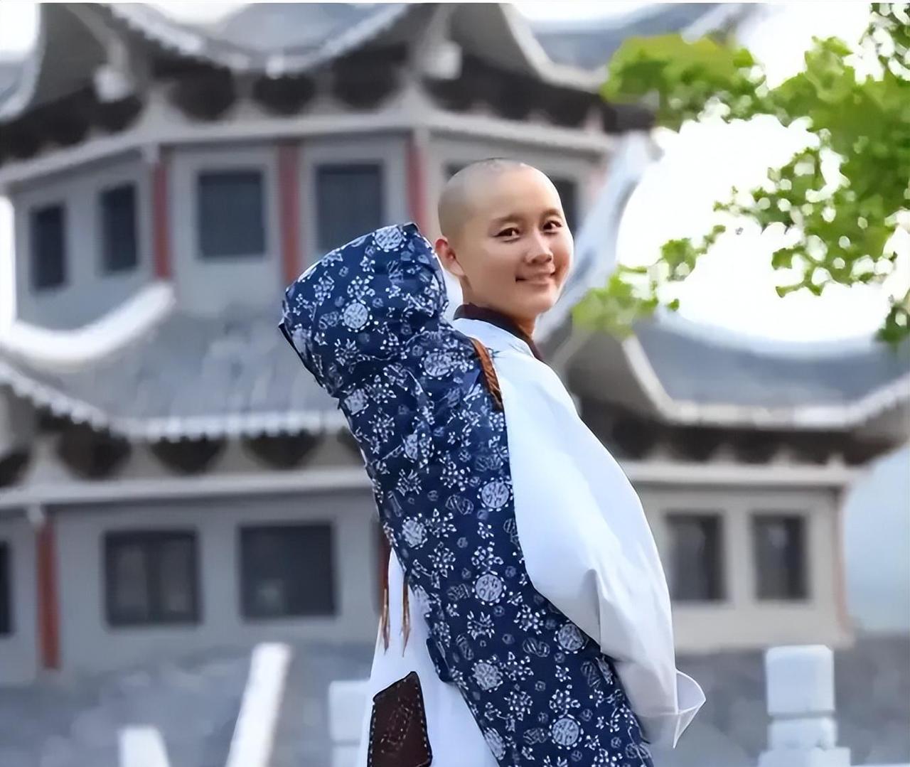 2008年，山东大学一女大学生反复做着同一个梦，梦里她成了佛祖的童子。

这个梦