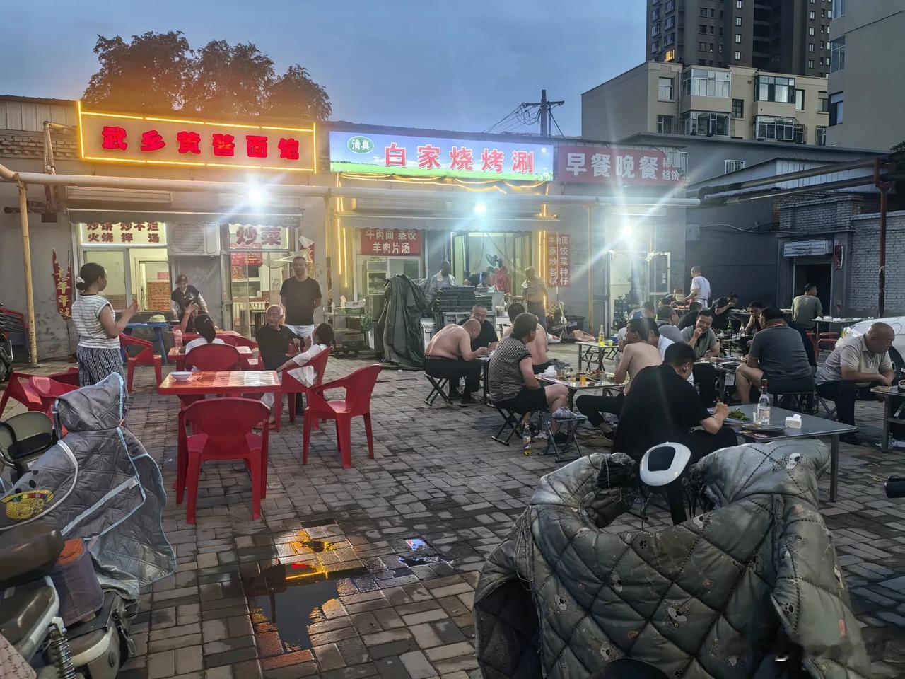 在窑上
窑上是晋中应改造但长期未改造的区域，是地图上的塌陷斑，在三个门洞背后，在