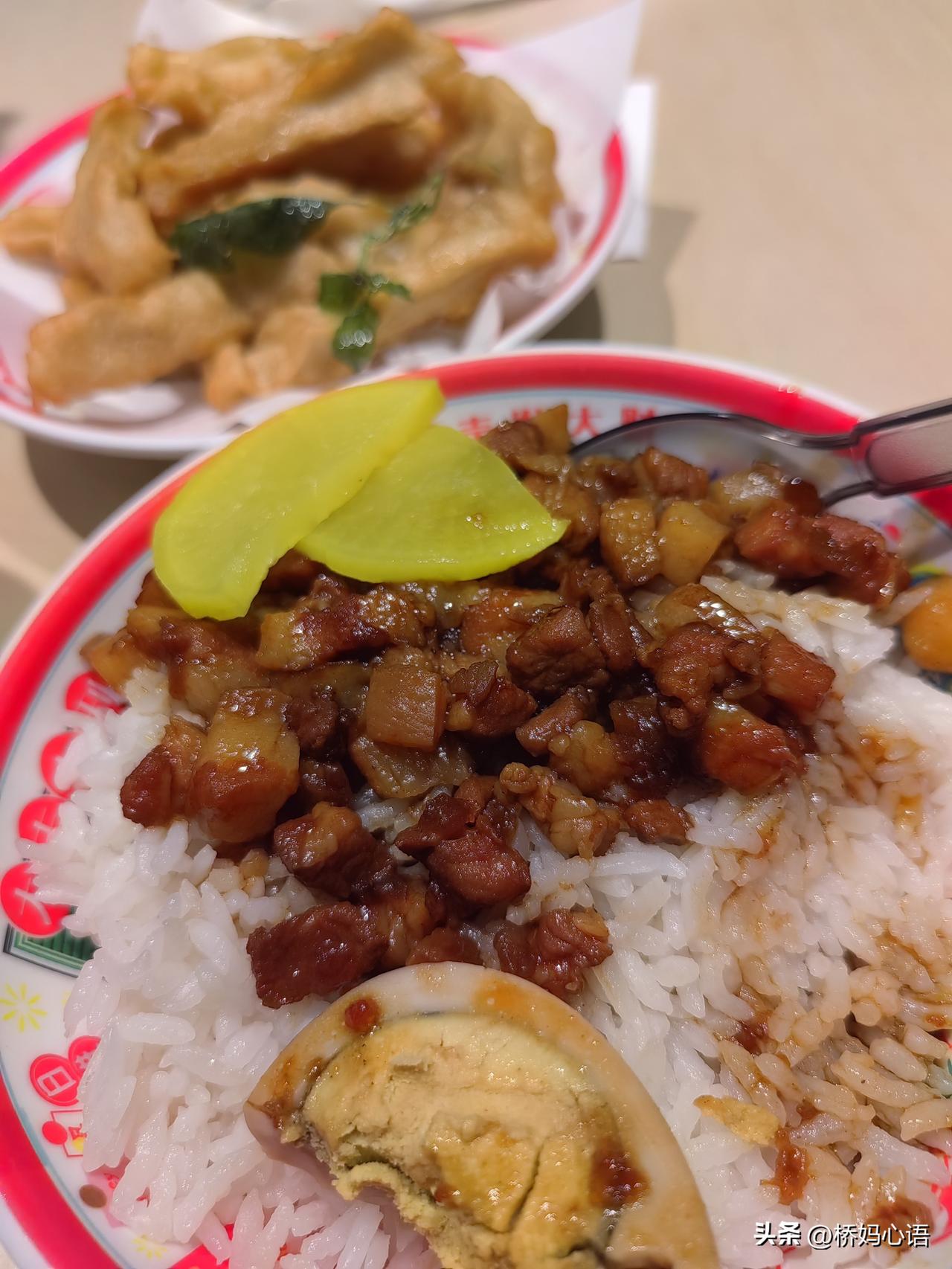 一个月的退休金只有2800块，可我咋觉得自己过得挺潇洒呢？

早起还在睡梦中，手