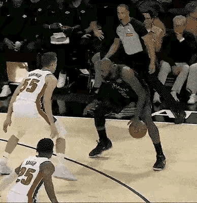 老詹这球好像0-1-2,是不是