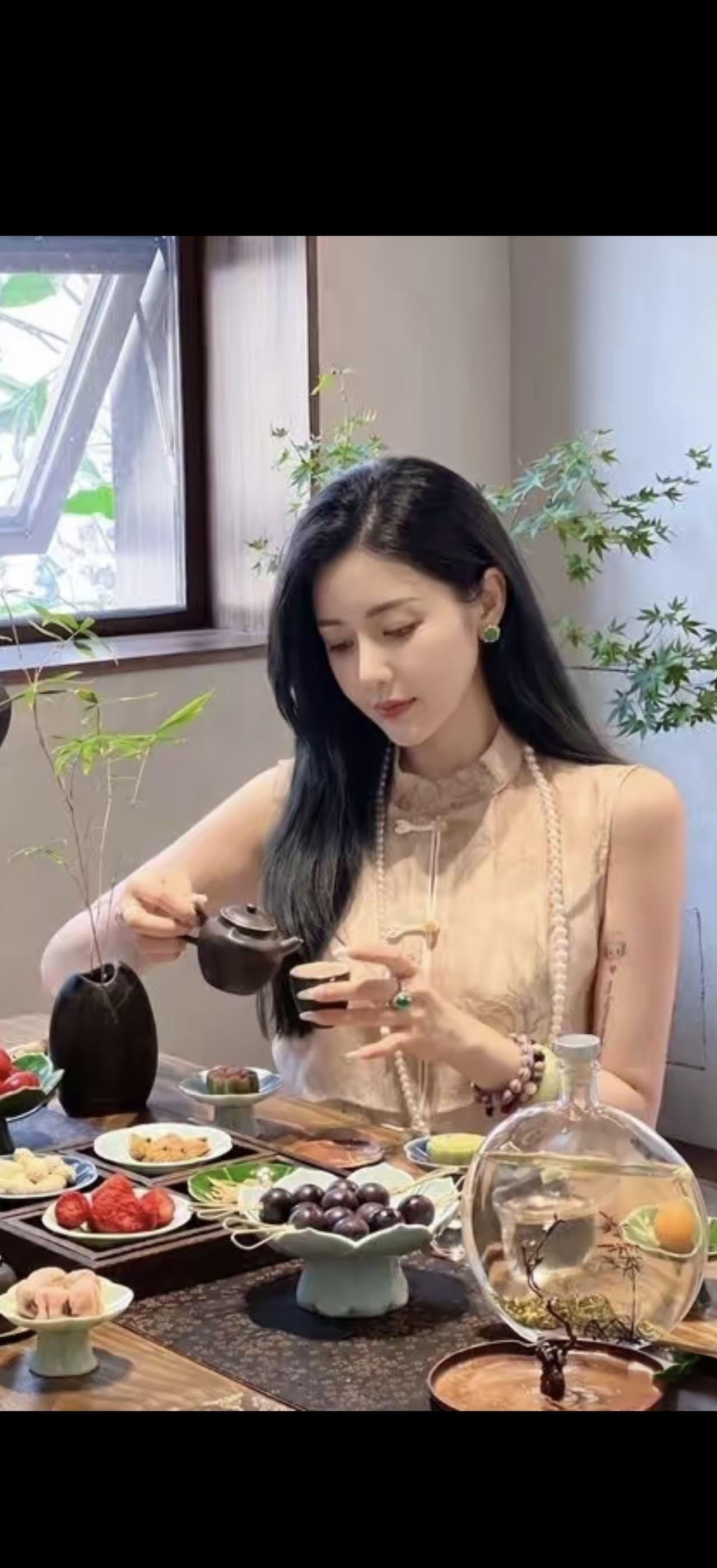 茶香满溢，静享时光。