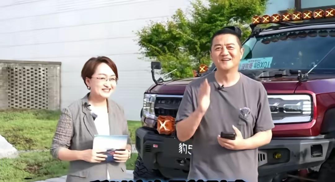 三周前李亚鹏感谢方程豹捐了一辆豹5。

给嫣然天使儿童医院的。

他没多提。但我