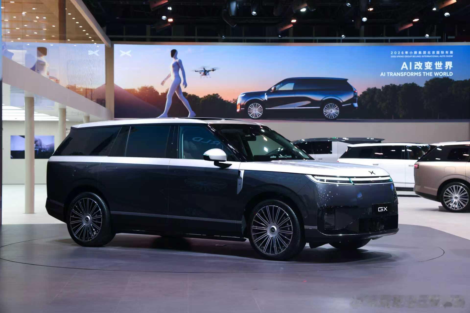 小鹏gx隐藏款 双拼色 大家觉得怎么样 取名「昆仑云境」 不同的灯光下会有不同的