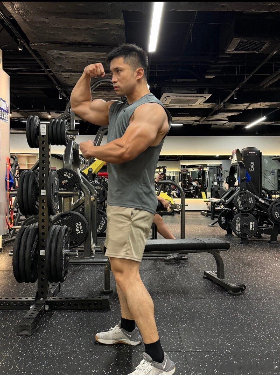 肌肉男才是安全感满满的孤岛家