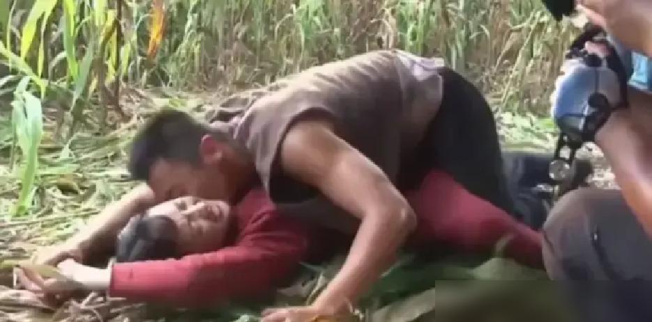 你以为周迅那声惨叫是演的？我告诉你，那声骨头“咔”的脆响，才是那场戏的真正开机键