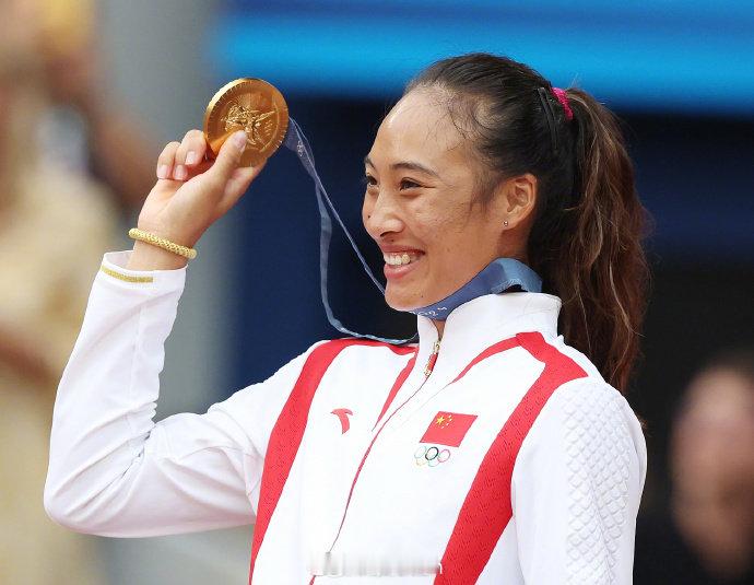 恭喜QueenWen!  郑钦文上榜2024中国十佳运动员   新华社评2024