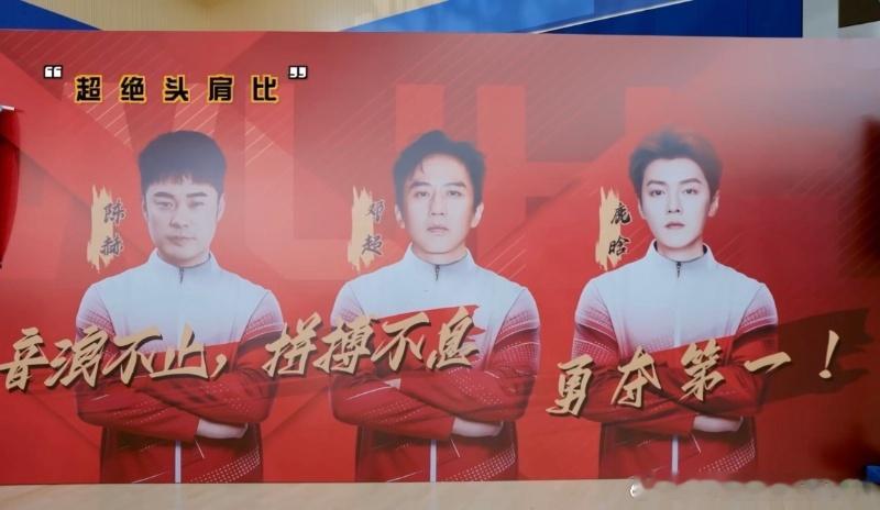 鹿晗问邓超陈赫脸怎么跟他一样大哈哈哈哈哈 五哈海报三人脸同框，鹿晗在线维权：为什