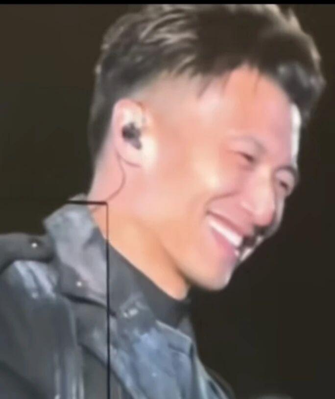 谢霆锋演唱会被喊叔叔生气了。5月2日谢霆锋成都演唱会中有粉丝喊他叔叔，虽然谢霆锋