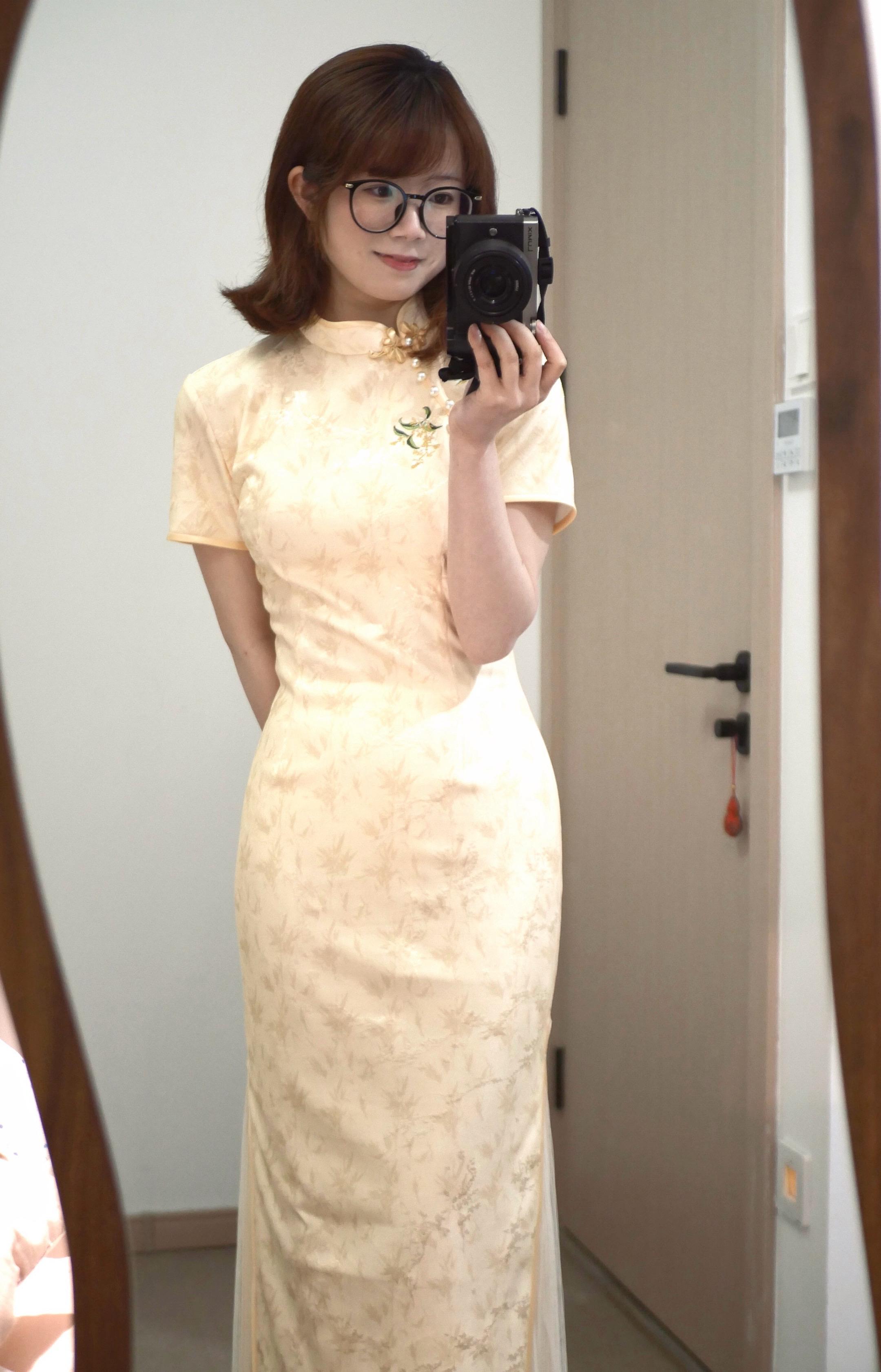 其实我说实话…旗袍发型很简单！不必去纠结一定要搭配新中式发型，我感觉短...